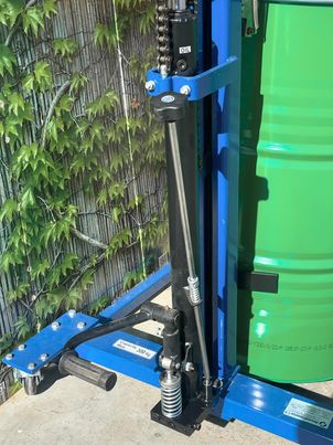 Bottle cage lifter