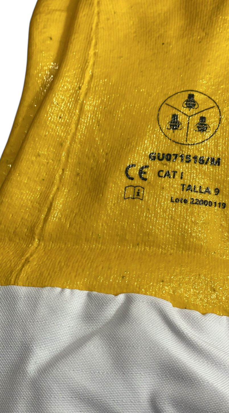 Nitrile gloves with cuff