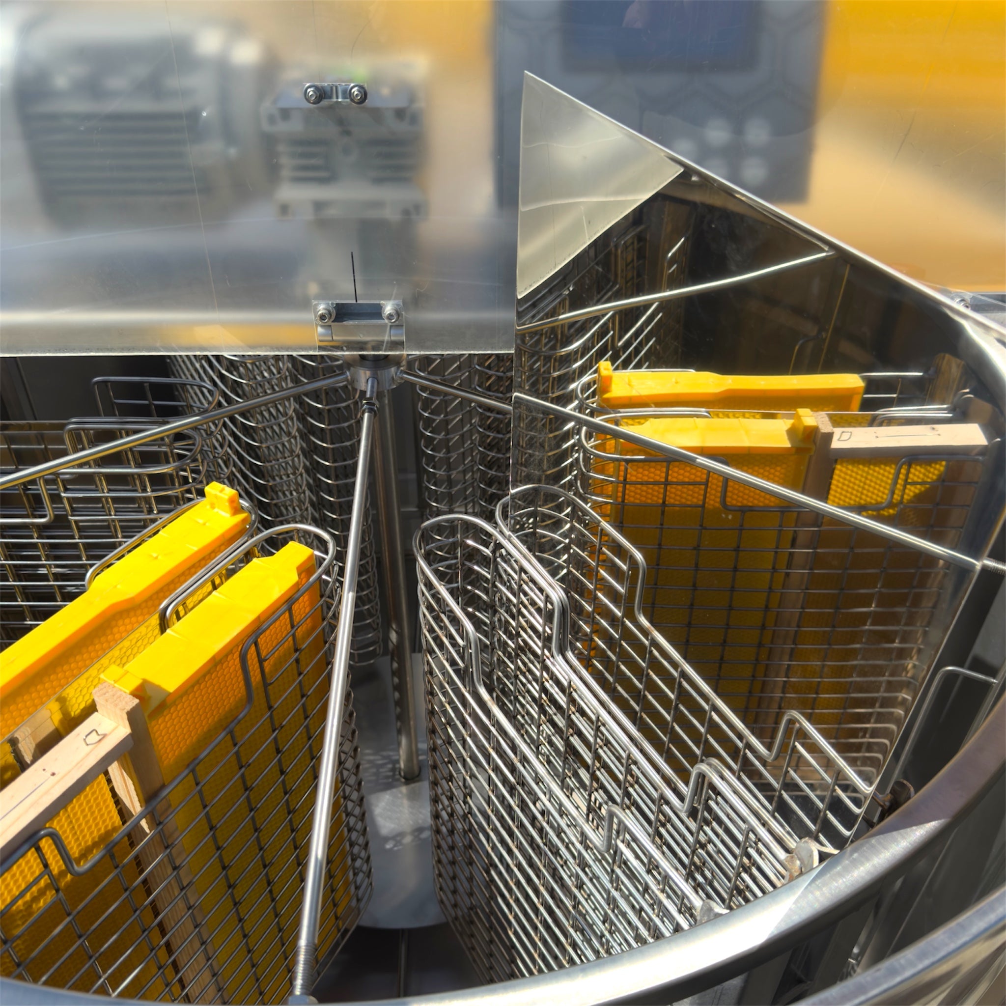 Dadant Basik LYSON 6-frame honey extractor