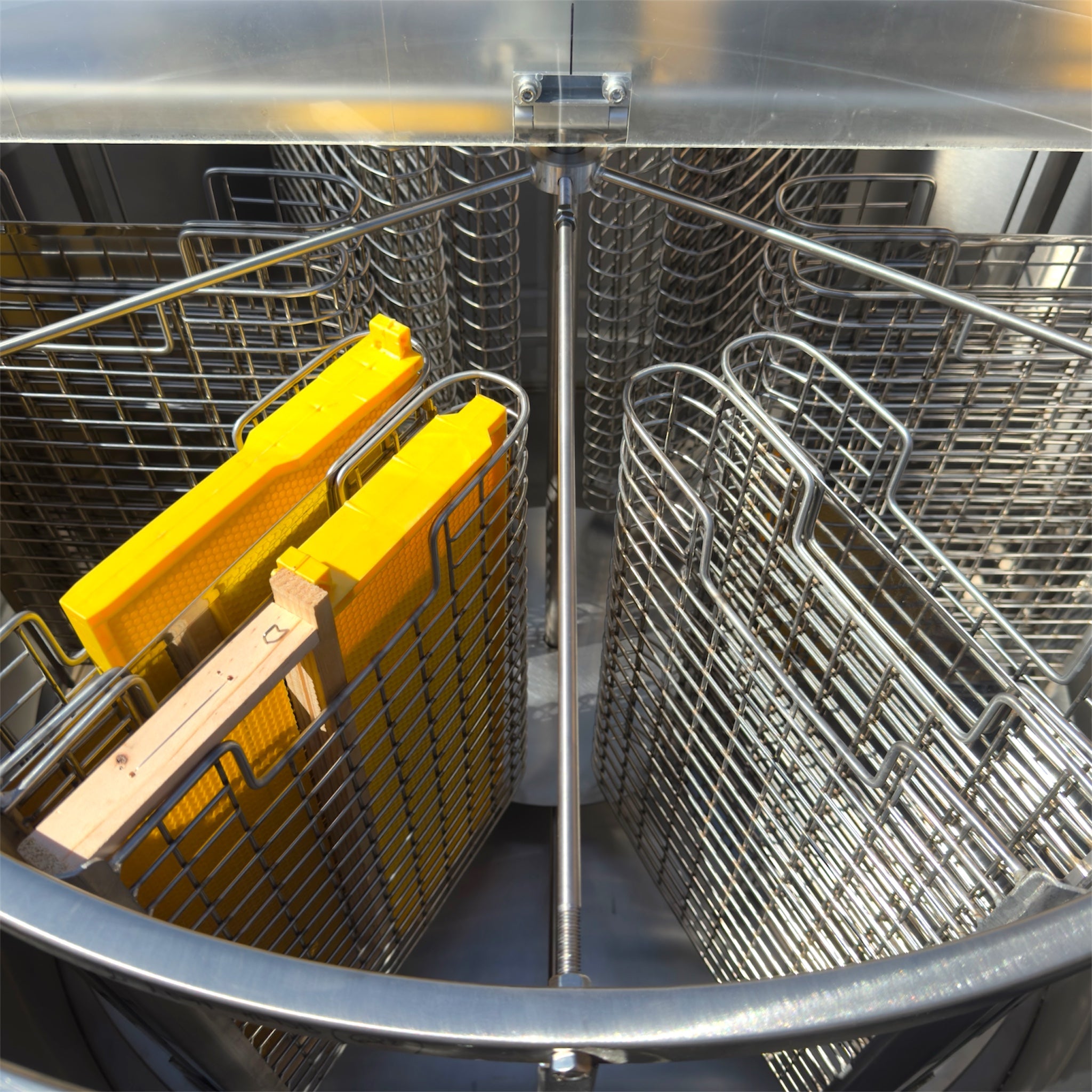 Dadant Basik LYSON 6-frame honey extractor