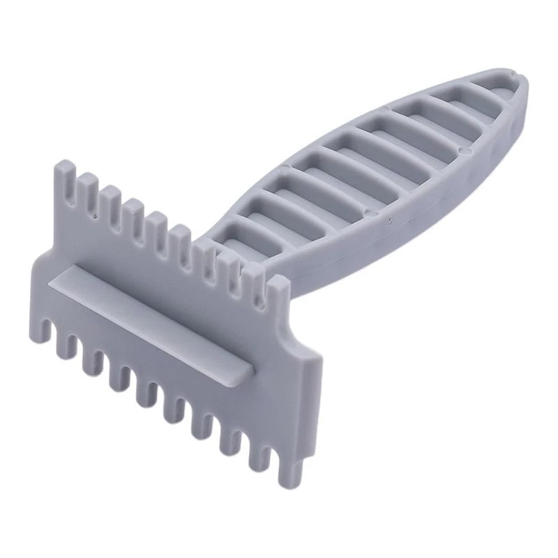Plastic comb for cleaning queen excluders