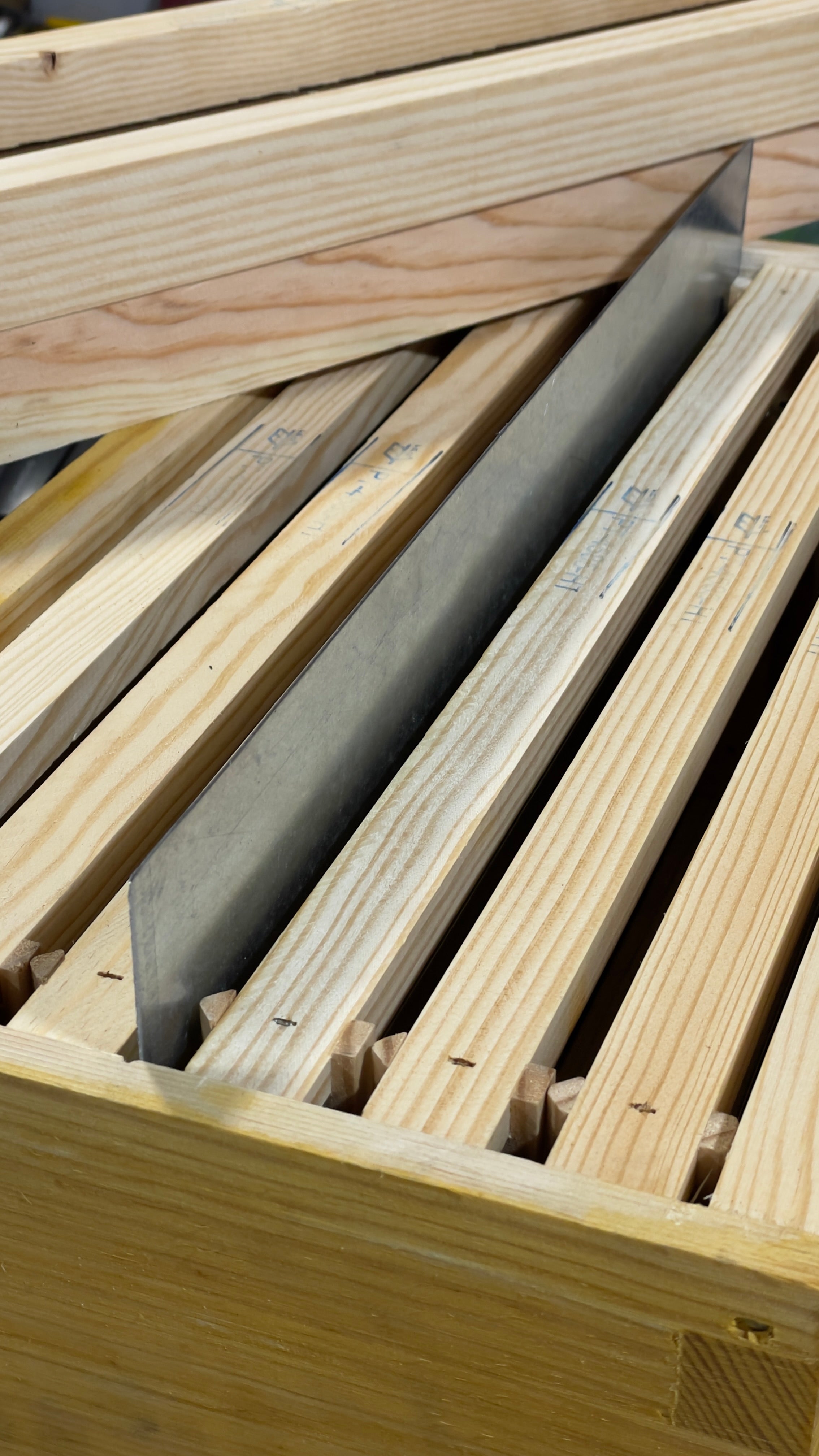 Nucleo Madera 3+3 Cuadros Langstroth x4 Piqueras x2 Entretapas Altas