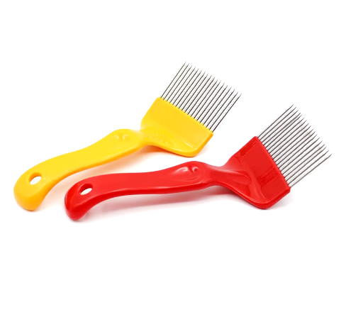 Uncapping comb with spikes